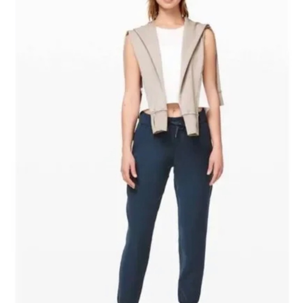 Lululemon On The Fly Jogger Size 10 BNWT